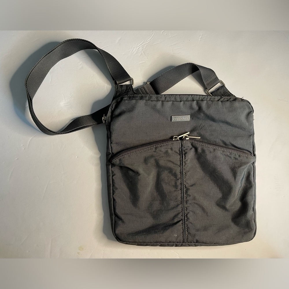 💋Baggallini Horizon Crossbody - Charcoal